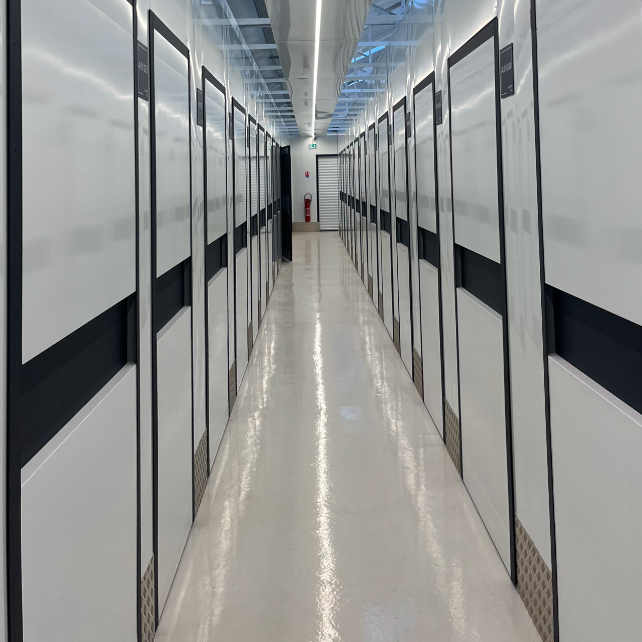 Capstone Box Self-Storage-Korridor mit digitalem Zugang